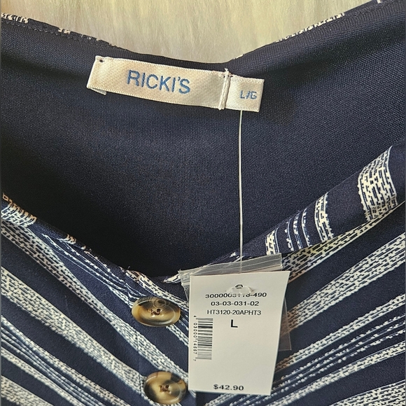 Ricki's Ultra Soft Reverse Peter Pan Collar Top - Picture 4 of 7